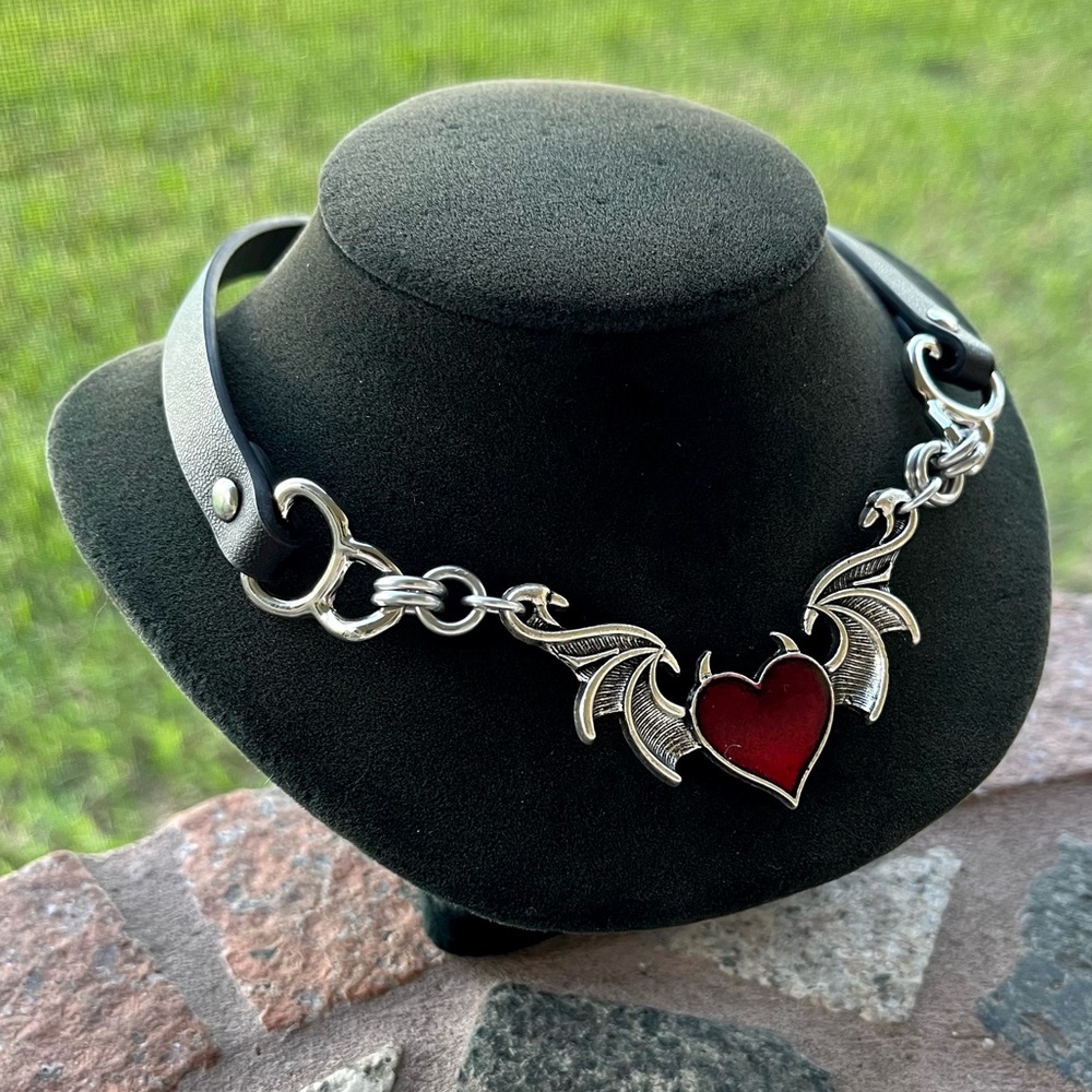 Black leather choker red heart with bat wings and devil horns valentine goth - Picture 5 of 16